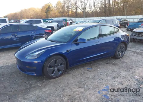2021 Tesla Model 3 Standard Range Plus Rear-Wheel Drive z USA, uszkodzony, nr VIN 5YJ3E1EA8MF092097